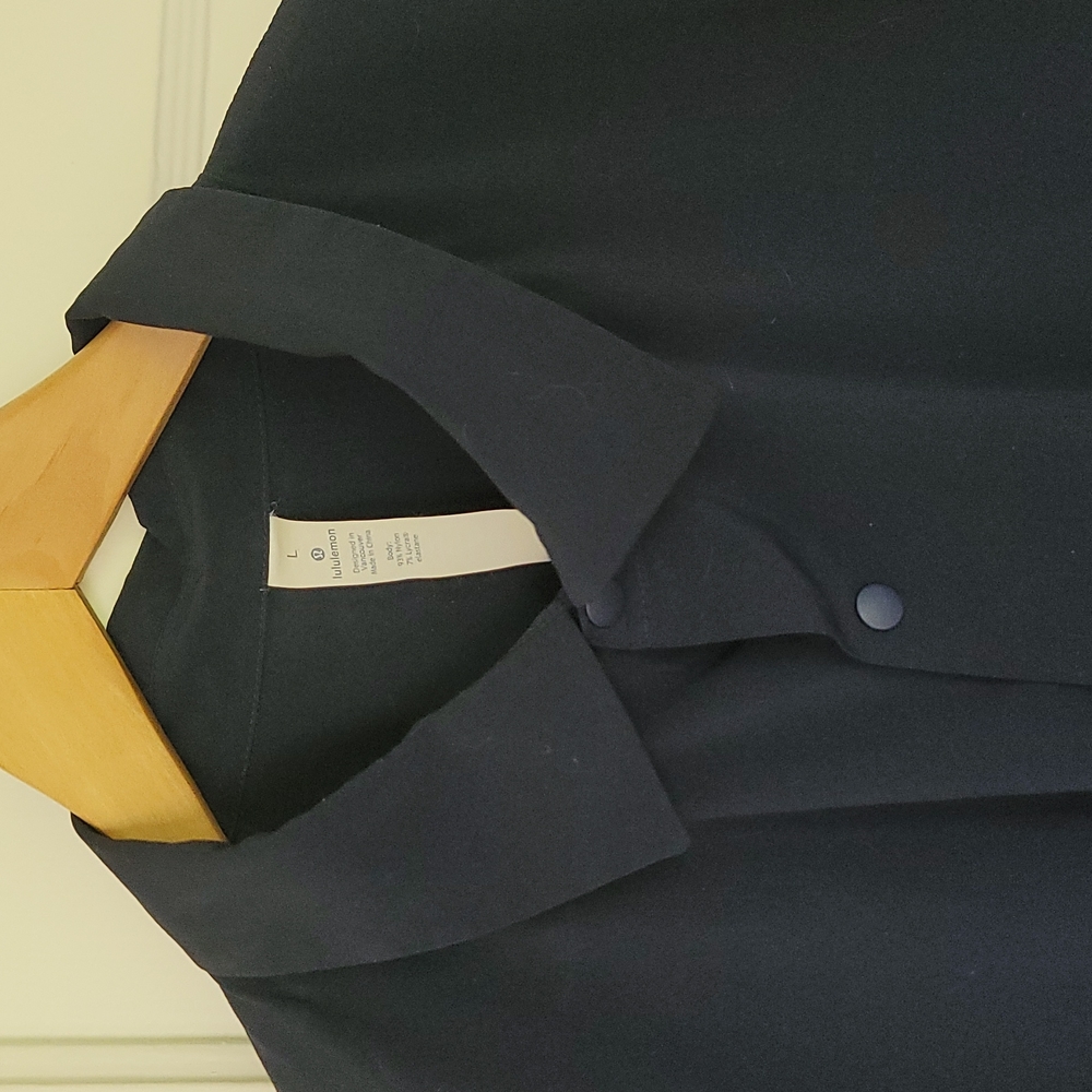 Lululemon navy blue button down short sleeve shirt